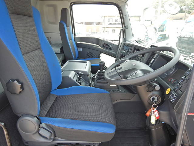 いすゞギガトレーラーヘッド（トラクターヘッド）大型（10t）[写真17]