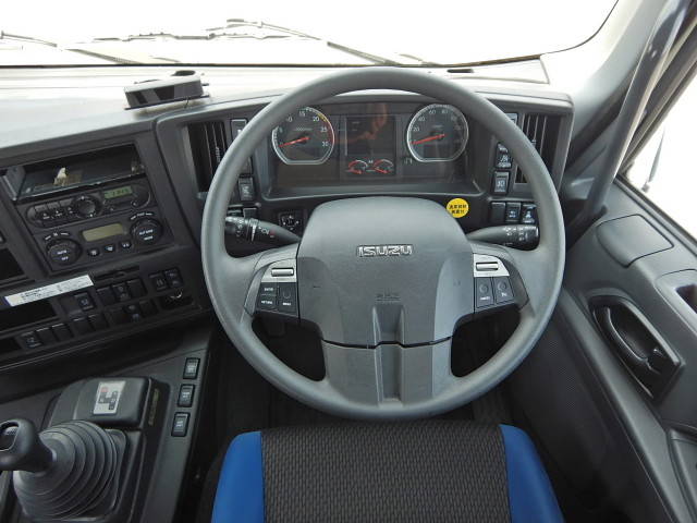 いすゞギガトレーラーヘッド（トラクターヘッド）大型（10t）[写真19]