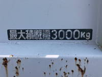 三菱ふそうキャンター平ボディ小型（2t・3t）[写真13]