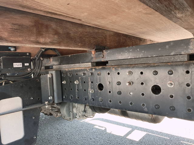 三菱ふそうキャンター平ボディ小型（2t・3t）[写真21]