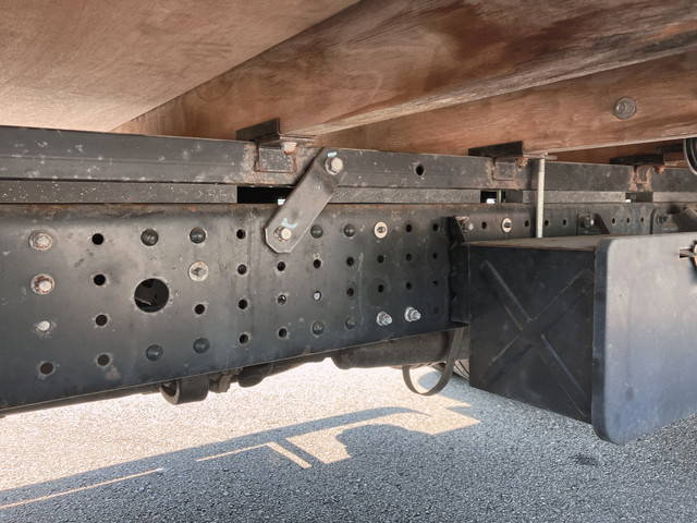 三菱ふそうキャンター平ボディ小型（2t・3t）[写真24]