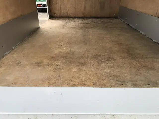 三菱ふそうキャンターアルミバン小型（2t・3t）[写真17]