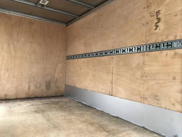 三菱ふそうキャンターアルミバン小型（2t・3t）[写真19]