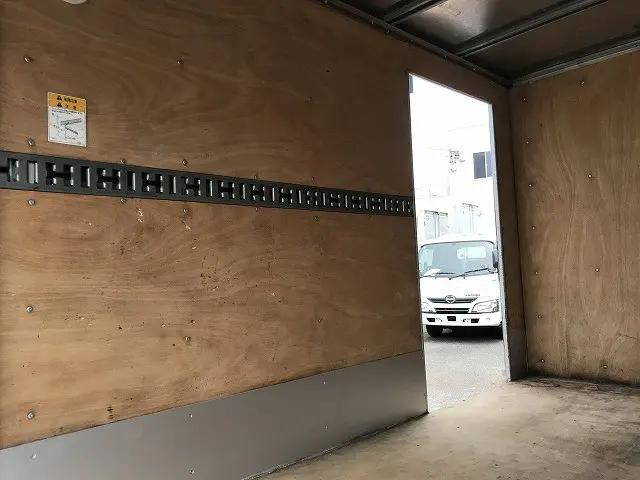 三菱ふそうキャンターアルミバン小型（2t・3t）[写真20]