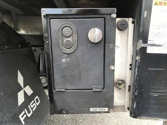 三菱ふそうキャンターアルミバン小型（2t・3t）[写真30]