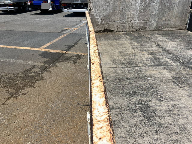 日野デュトロ平ボディ小型（2t・3t）[写真12]