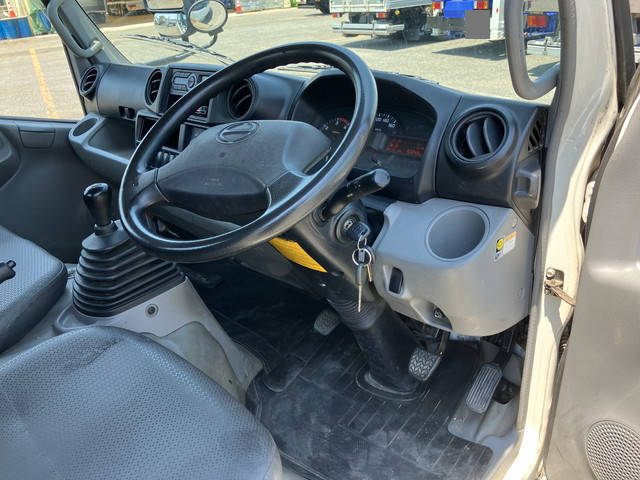 日野デュトロ平ボディ小型（2t・3t）[写真33]