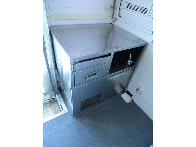 いすゞエルフ移動販売車小型（2t・3t）[写真19]