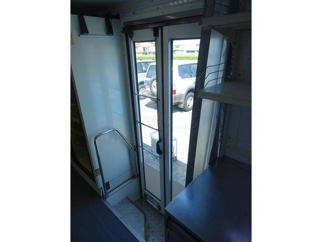 いすゞエルフ移動販売車小型（2t・3t）[写真22]