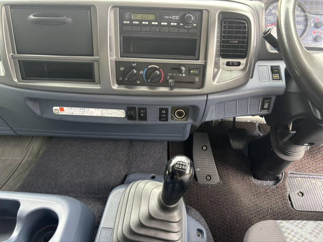 日野レンジャーパネルバン中型（4t）[写真27]