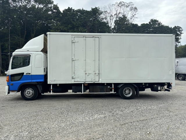 日野レンジャーパネルバン中型（4t）[写真05]