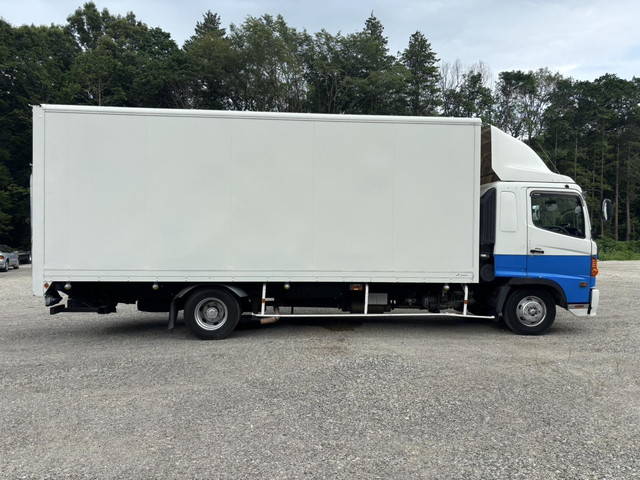 日野レンジャーパネルバン中型（4t）[写真06]