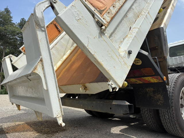 三菱ふそうスーパーグレートダンプ大型（10t）[写真10]