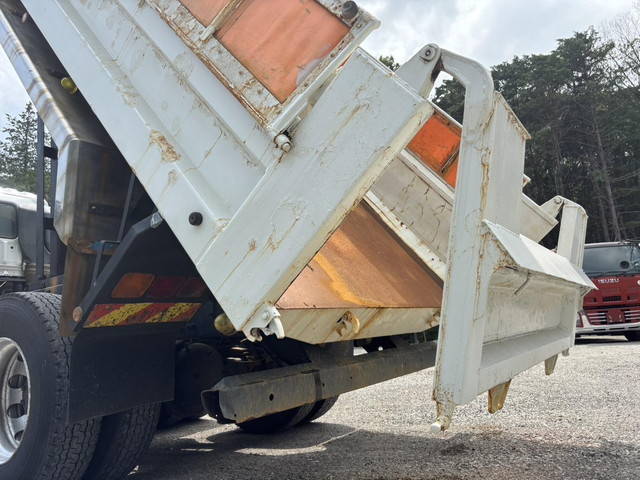 三菱ふそうスーパーグレートダンプ大型（10t）[写真11]