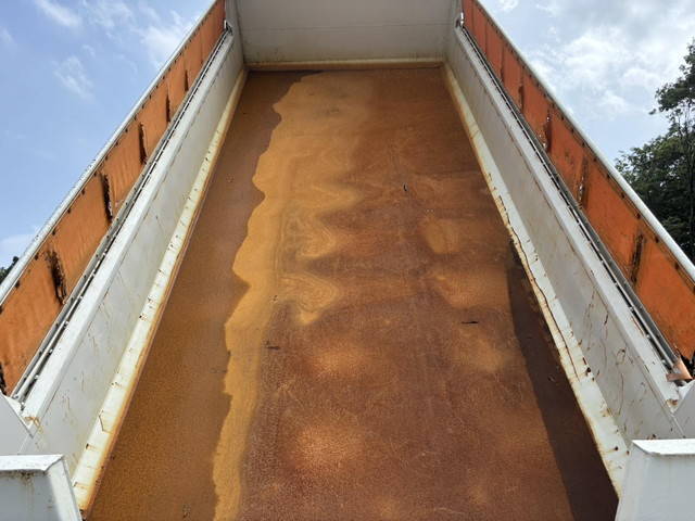 三菱ふそうスーパーグレートダンプ大型（10t）[写真12]