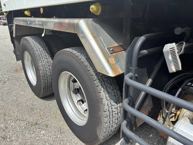 三菱ふそうスーパーグレートダンプ大型（10t）[写真23]