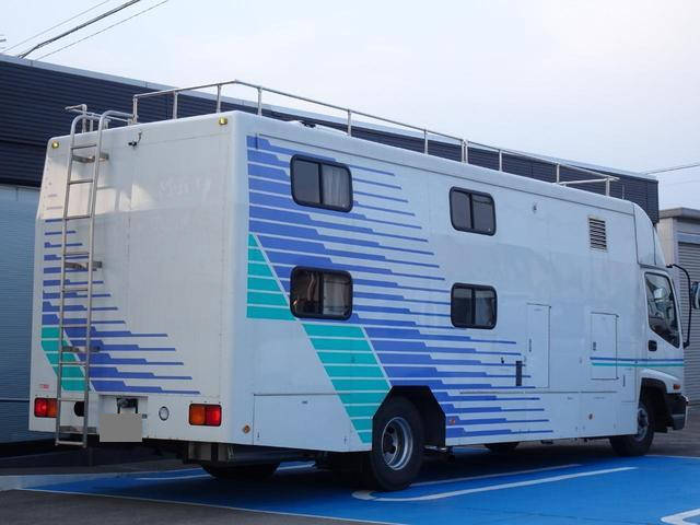 いすゞフォワードキャンピングカー中型（4t）[写真02]