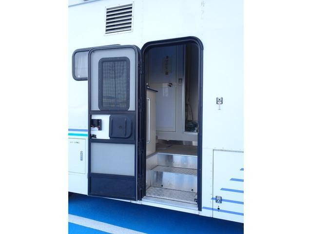 いすゞフォワードキャンピングカー中型（4t）[写真09]