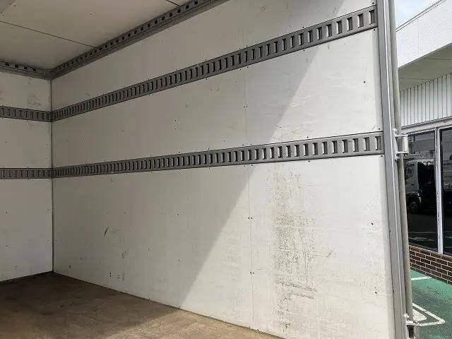 いすゞエルフアルミバン小型（2t・3t）[写真28]