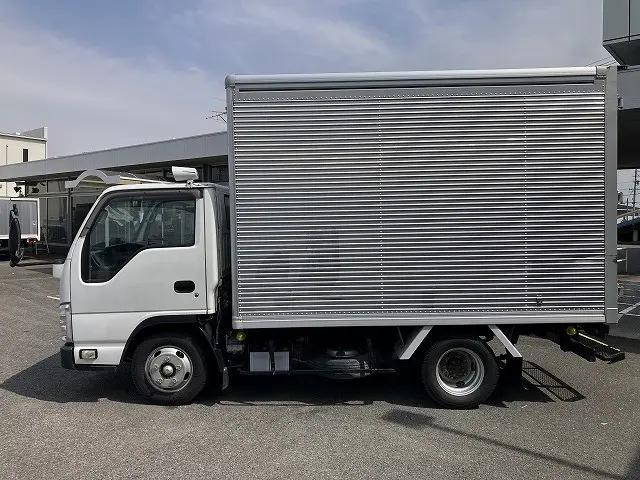 いすゞエルフアルミバン小型（2t・3t）[写真06]