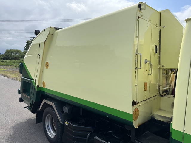 いすゞエルフパッカー車（塵芥車）小型（2t・3t）[写真17]