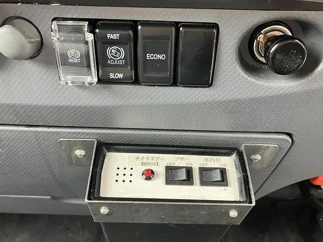 いすゞエルフボトルバン小型（2t・3t）[写真22]