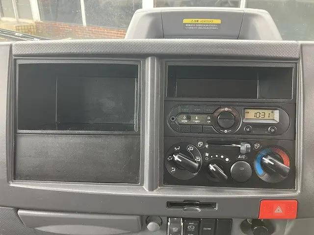 いすゞエルフボトルバン小型（2t・3t）[写真23]