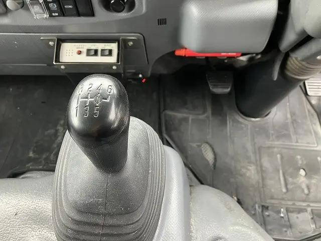 いすゞエルフボトルバン小型（2t・3t）[写真24]