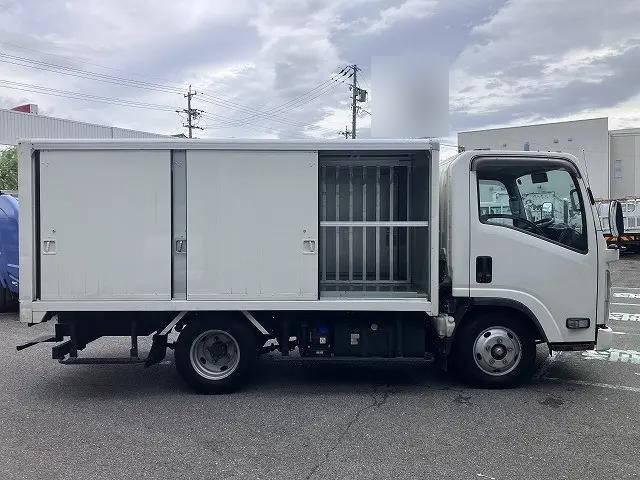 いすゞエルフボトルバン小型（2t・3t）[写真09]