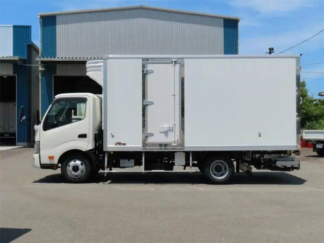 日野デュトロ冷凍車（冷蔵車）小型（2t・3t）[写真03]
