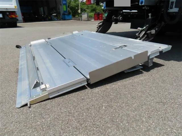 日野デュトロ冷凍車（冷蔵車）小型（2t・3t）[写真31]