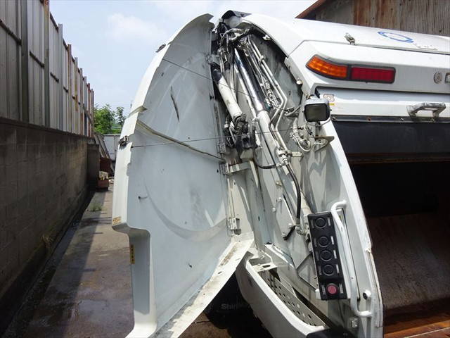 三菱ふそうファイターパッカー車（塵芥車）中型（4t）[写真14]