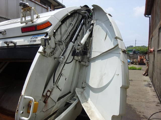 三菱ふそうファイターパッカー車（塵芥車）中型（4t）[写真15]