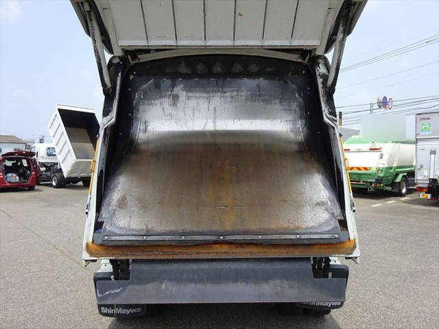 三菱ふそうファイターパッカー車（塵芥車）中型（4t）[写真18]