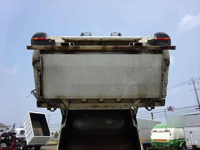 三菱ふそうファイターパッカー車（塵芥車）中型（4t）[写真20]