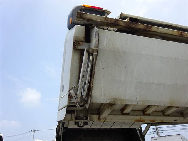 三菱ふそうファイターパッカー車（塵芥車）中型（4t）[写真21]