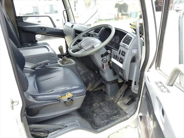三菱ふそうファイターパッカー車（塵芥車）中型（4t）[写真24]