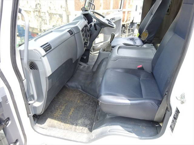 三菱ふそうファイターパッカー車（塵芥車）中型（4t）[写真32]