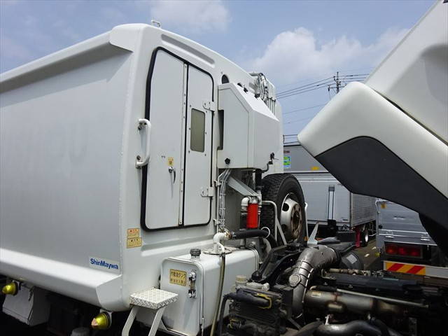 三菱ふそうファイターパッカー車（塵芥車）中型（4t）[写真39]