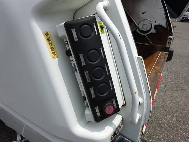 三菱ふそうファイターパッカー車（塵芥車）中型（4t）[写真40]