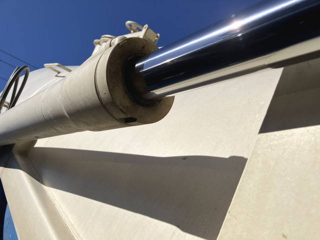 日野レンジャー汚泥吸引車増トン（6t・8t）[写真11]