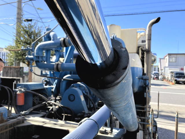 日野レンジャー汚泥吸引車増トン（6t・8t）[写真13]