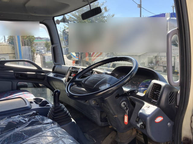 日野レンジャー汚泥吸引車増トン（6t・8t）[写真28]