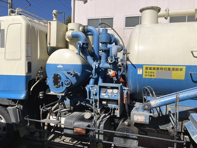 日野レンジャー汚泥吸引車増トン（6t・8t）[写真03]