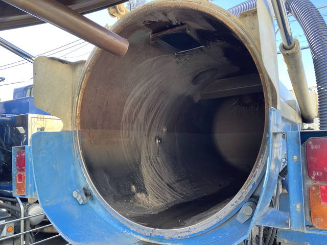 日野レンジャー汚泥吸引車増トン（6t・8t）[写真05]