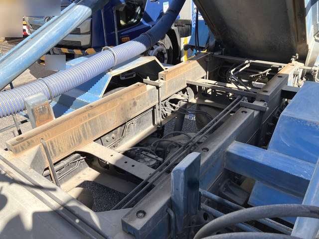 日野レンジャー汚泥吸引車増トン（6t・8t）[写真07]