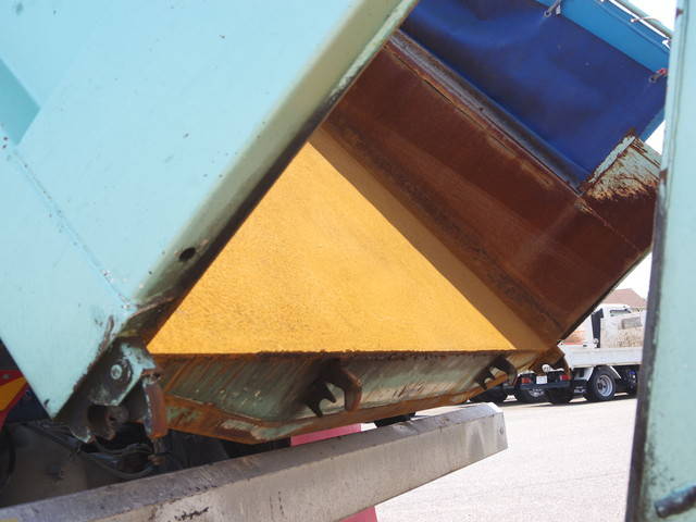 日野プロフィアダンプ大型（10t）[写真13]