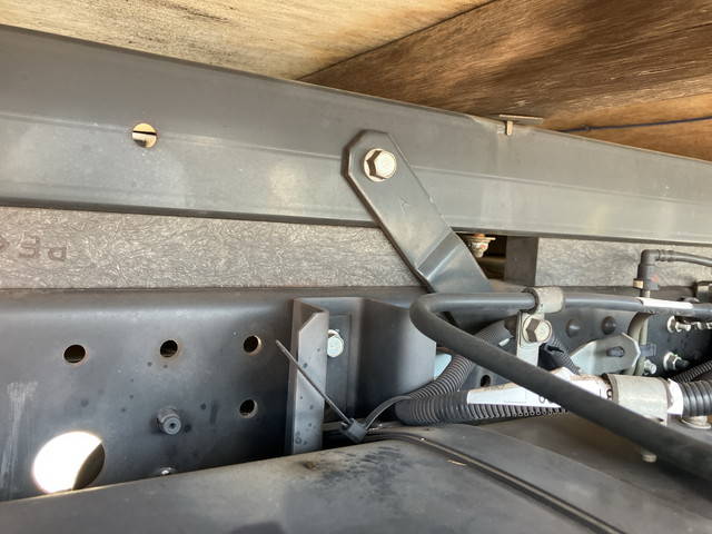 三菱ふそうキャンター平ボディ小型（2t・3t）[写真23]