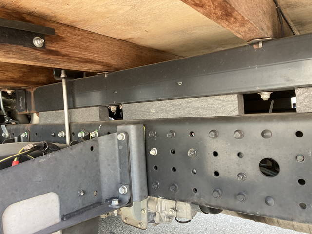 三菱ふそうキャンター平ボディ小型（2t・3t）[写真24]