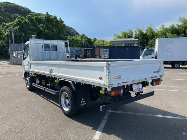 三菱ふそうキャンター平ボディ小型（2t・3t）[写真04]
